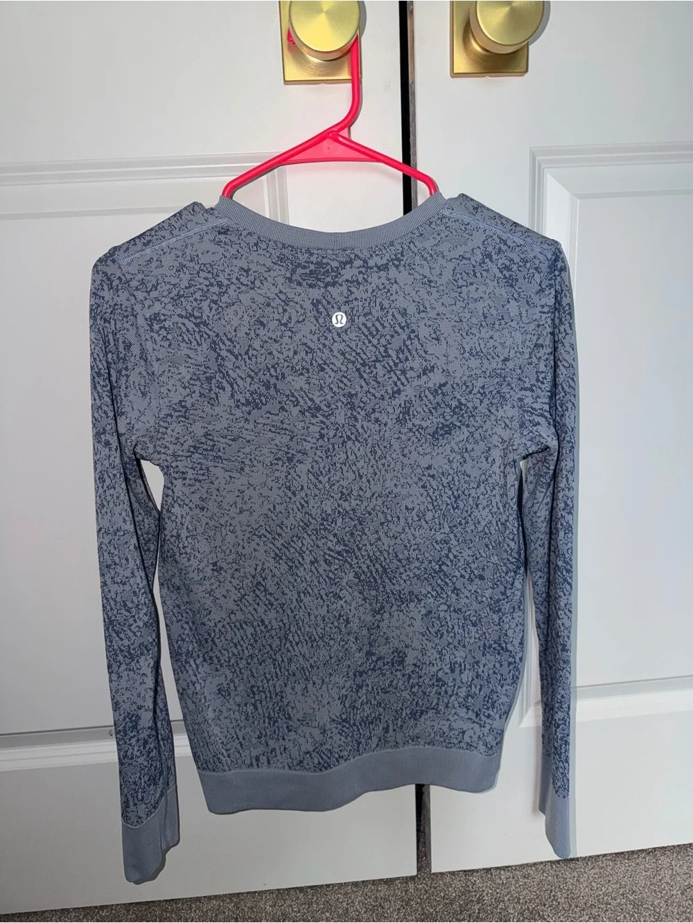 lululemon athletica light blue patterned crewneck